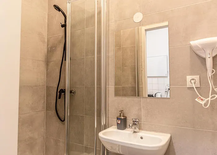Affordable Stylish Easy Access Apartamento